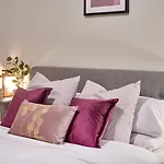 Two Bedroom Apartment By Jlj Apartments & Serviced Accommodation Birmingham - Mantella Lofts