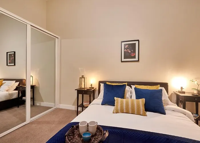 Two Bedroom Apartment By Jlj Apartments & Serviced Accommodation Birmingham - Mantella Lofts